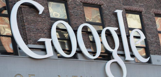 El portal Google Books ofrece información básica de los libros, pero además enlaces a webs en las que se pueden adquirir el libro o leerlo o descargarlo.