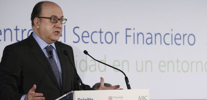 El presidente de la patronal bancaria AEB, José María Roldán, durante su intervención hoy en la segunda jornada del XXIII Encuentro del Sector Financiero.