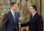 El Rey pide a los partidos que ahorren en la campaña El Rey pide a los partidos que ahorren en la campaña