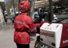 Telepizza no arriesga y fija el precio casi en el mínimo a 7,75 euros Telepizza no arriesga y fija el precio casi en el mínimo a 7,75 euros
