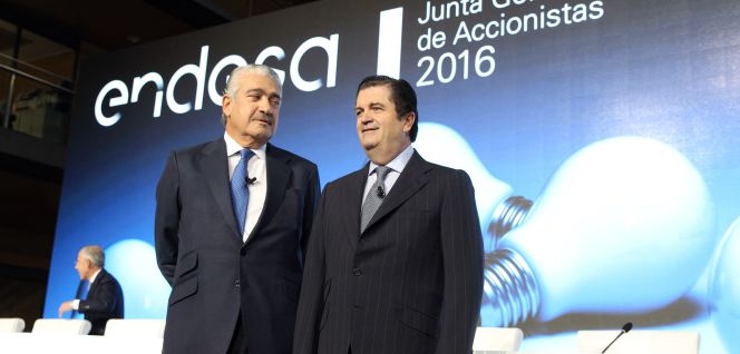 José Bogas, consejero delegado de Endesa, y Borja Prado, su presidente, durante la junta general, en Madrid.