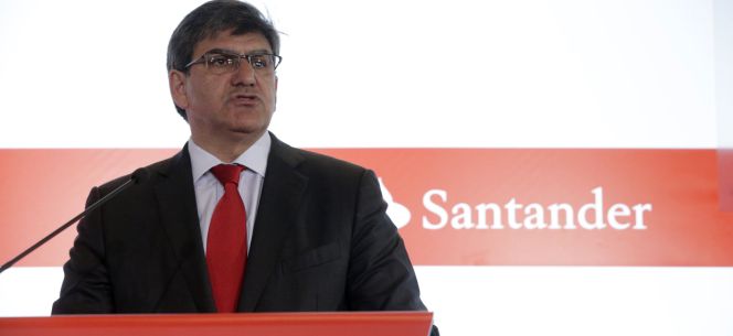 GRA106. BOADILLA DEL MONTE (C. DE MADRID), 27022016.- El consejero delegado del Banco Santander, José Antonio Álvarez (c), durante la presentación de los resultados del grupo correspondientes al primer trimestre del año. El Banco Santander obtuvo un beneficio neto de 1.633 millones de euros entre enero y marzo, lo que representa un recorte interanual del 4,9 %, básicamente por el efecto de los tipos de cambio. EFEZipi
