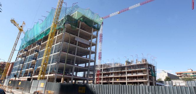 Construcción de bloques de vivienda nueva en Madrid.