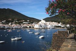 Imagen de la localidad de Cadaqués, una de las más conocidas del litoral.