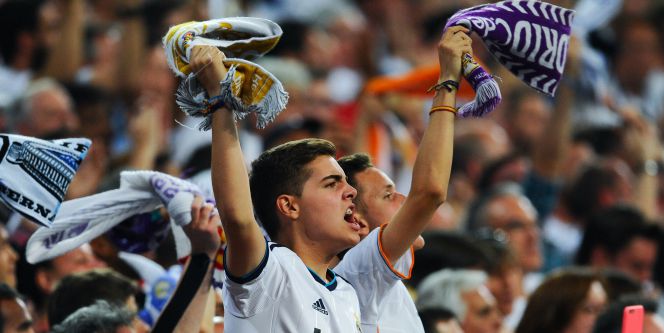 Aficionados del Real Madrid, durante el partido que enfrentó a su equipo con el Manchester City, en semifinales de la Liga de Campeones