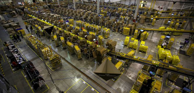 Nave logística de Amazon en San Fernando de Henares (Madrid).