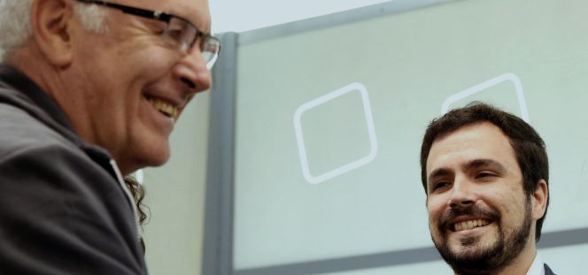 El coordinador general de IU, Cayo Lara y el portavoz, Alberto Garzón, a su llegada a la reunión del consejo político federal de la formación.