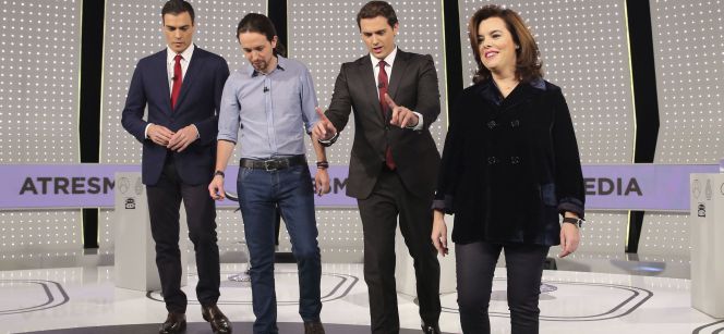 Pedro Sánchez (izquierda), junto a Pablo Iglesias, Albert Rivera y Soraya Sáenz de Santamaría.