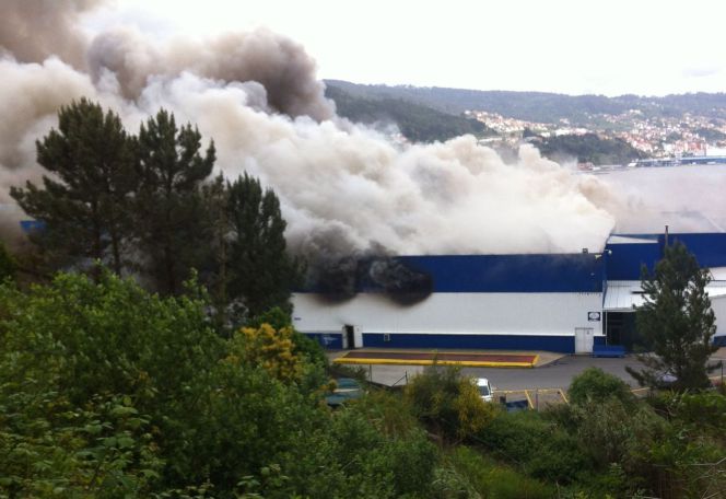 Planta de Fandicosta durante el incendio.