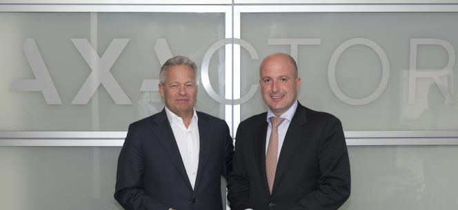 Endre Rangnes, CEO de Axactor AB, a la izq, junto a Juan Manuel Gutiérrez, country Manager de Axactorrn