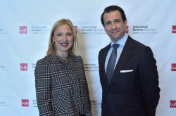 A la izquierda, Cristiana Oliveira, de la Universidad Europea de Canarias y Antonio López de Ávila, presidente de Segittur.