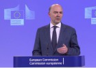 Bruselas da un año más a España y suaviza los ajustes Bruselas da un año más a España y suaviza los ajustes