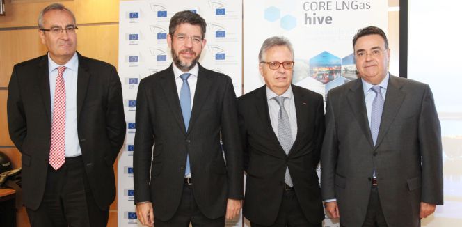El presidente de Puertos del Estado, José Llorca; el secretario de Estado de Energía, Alberto Nadal; el director general de Energía de la Comisión Europea, Dominique Ristori, y Presidente de Enagás, Antonio Llardén.