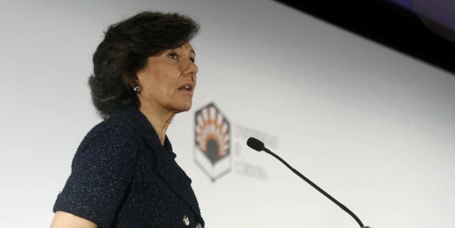 La presidenta del Banco Santander y de Universia, la mayor red de universidades constituida por 1.401 centros académicos de 23 países, Ana Botín, ha manifestado hoy que para reducir el paro en España es necesario invertir en la formación de los españoles, durante su intervención en la XVI Junta General de Accionistas de Universia, celebrada en Córdoba.