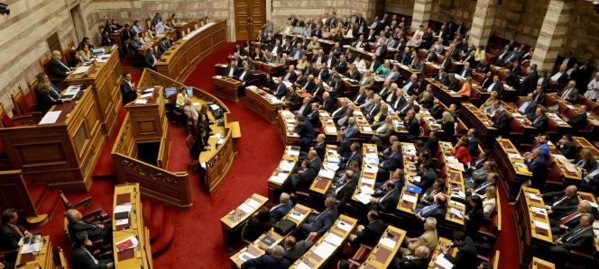 El Primer Ministro de Grecia, Alexis Tsipras, hablando ante el Parlamento.
