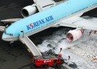Espectacular evacuación de un avión de Korean Air por un incendio Espectacular evacuación de un avión de Korean Air por un incendio