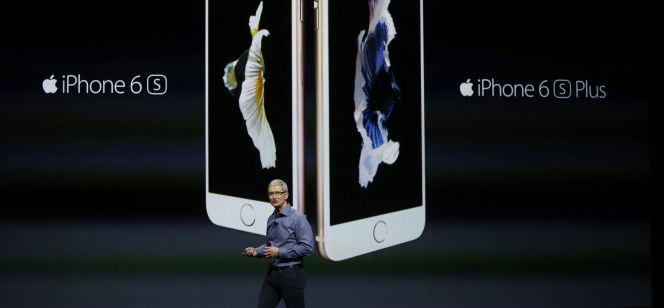 El consejero delegado de Apple, Tim Cook, en la presentación del iPhone6.