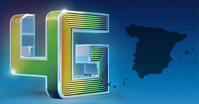 Vacaciones, playa y mala cobertura ¿por qué fallan los móviles en verano?