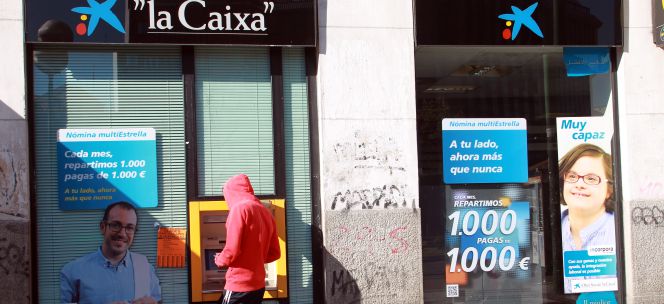 Una oficina de La Caixa, en Madrid.