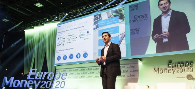 El consejero delegado de BBVA, Carlos Torres Vila, interviniendo en un congreso sobre 'fintech'.