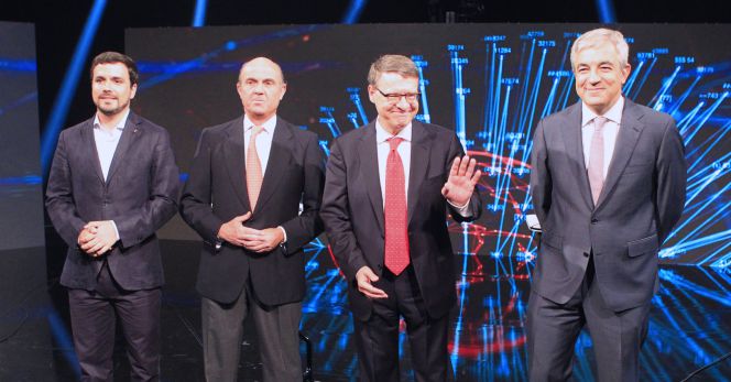 Los candidatos de (I-D) Unidos Podemos, Alberto Garzón; del PP, Luis de Guindos; del PSOE, Jordi Sevilla; y de Ciudadanos, Luis Garicano, durante el debate económico para las elecciones generales celebrado esta noche en La Sexta.