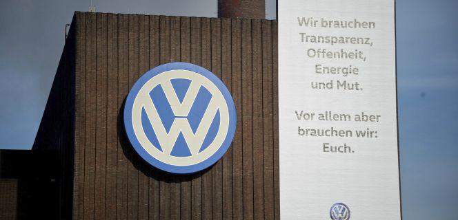 Logotipo de Volkswagen en la fábrica de Volkswagen en Wolfsburgo (Alemania). EFEArchivo