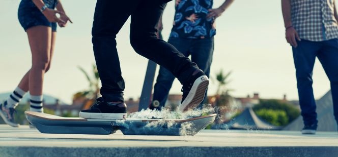 Hoverboard, el aeropatín de Lexus.