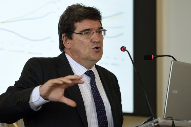 El presidente de la Autoridad Independiente de Responsabilidad Fiscal, José Luis Escrivá, durante su intervención en el curso de la UIMP y la APIE: "Qué hemos aprendido de la crisis".