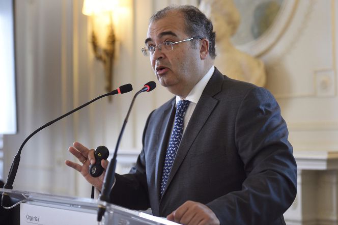 El presidente del Banco Popular, Ángel Ron, durante su intervención hoy en el curso de verano ¿Qué hemos aprendido de la crisis?, organizado por la Asociación de Periodistas de Información Económica (APIE) en la UIMP.