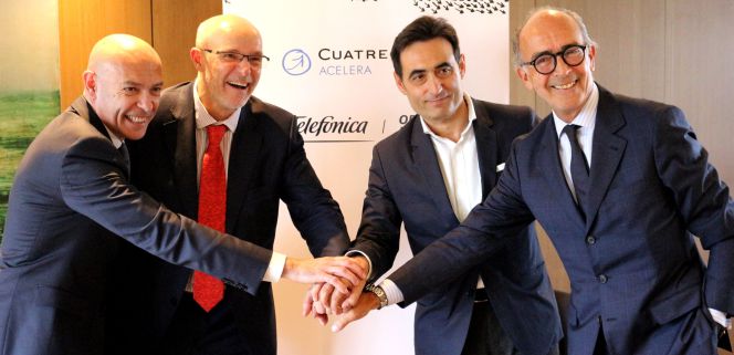 De izquierda a derecha, Francesc Muñoz, jefe de información tecnológica de Cuatrecasas, Carlos Grau, consejero delegado de StepOne, Valentín Fernández, director de desarrollo de negocio y alianzas en Telefónica Open Future y Rafael Fontana, presidente ejecutivo de Cuatrecasas.