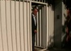 Mario Conde entrega el pasaporte Mario Conde entrega el pasaporte
