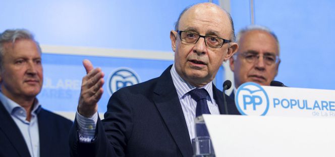 El ministro en funciones de Hacienda y Administraciones Públicas, Cristóbal Montoro, ayer en campaña en Logroño.