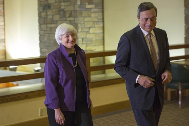 Los presidentes de la Reserva Federal, Janet Yellen, y del BCE, Mario Draghi, en una foto de 2015