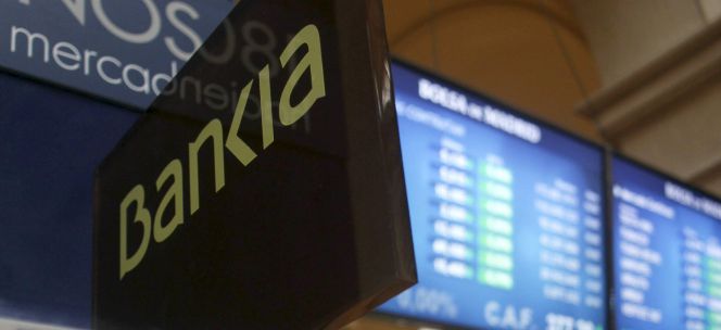 Paneles informativos en la Bolsa de Madrid que muestran la cotización de los principales valores del IBEX 35. EFEArchivo