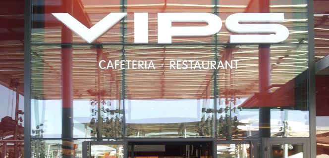 Entrada a una cafetería Vips en Madrid.