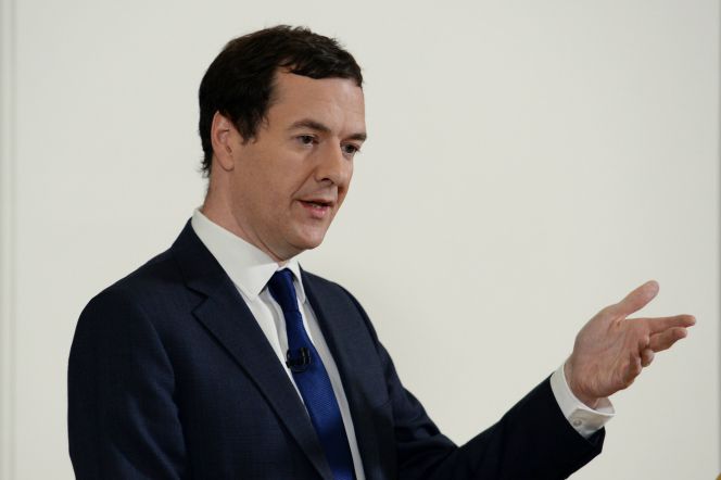 El responsable de Finanzas de Reino Unido, George Osborne, en el Tesoro.