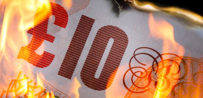 El hundimiento de la libra envenena los mercados