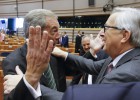 Juncker a Farage: “¿Qué haces aquí?” Juncker a Farage: “¿Qué haces aquí?”