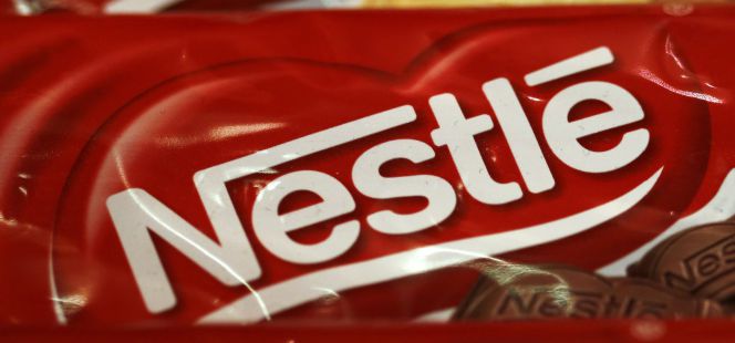 Logotipo de Nestlé.