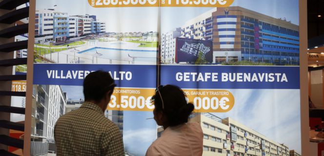Oferta de viviendas en un Salón Inmobiliario.
