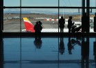 Casi 100.000 españoles abandonaron el país en 2015 Casi 100.000 españoles abandonaron el país en 2015