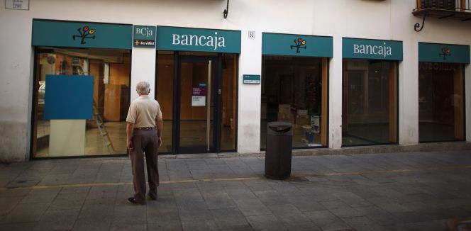 La juez imputa por apropiación indebida al consejo de Bancaja
