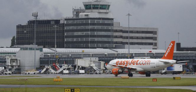 EasyJet tantea a otros países de la UE para llevar su sede