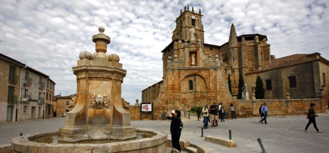 Colegiata de Santa María la Real, en Sasamón.
