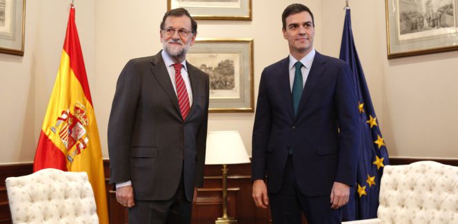Imagen de archivo de la última reunión de Rajoy y Pedro Sánchez en el Congreso.