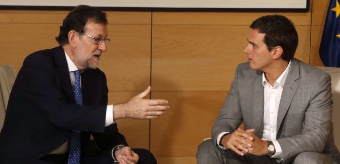 El presidente del Gobierno en funciones, Mariano Rajoy, y el líder de Ciudadanos, Albert Rivera.