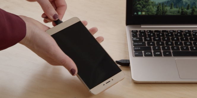Superbook convierte tu móvil Android en un portátil por 99 dólares