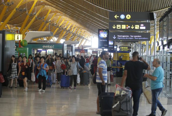 Vista de la T4 del aeropuerto Madrid Barajas. EFEArchivo