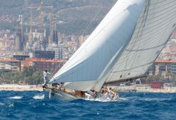 Medio centenar de barcos clásicos conforman la flota de la regata.
