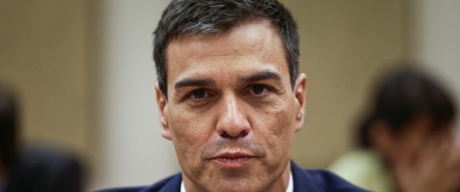 El secretario general del PSOE, Pedro Sánchez, durante la reunión hoy en el Congreso de los diputados y senadores electos de su partido.